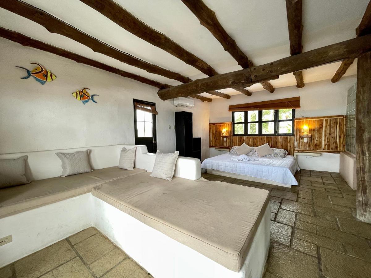 Johnnys Place Hotel Monterrico Dış mekan fotoğraf
