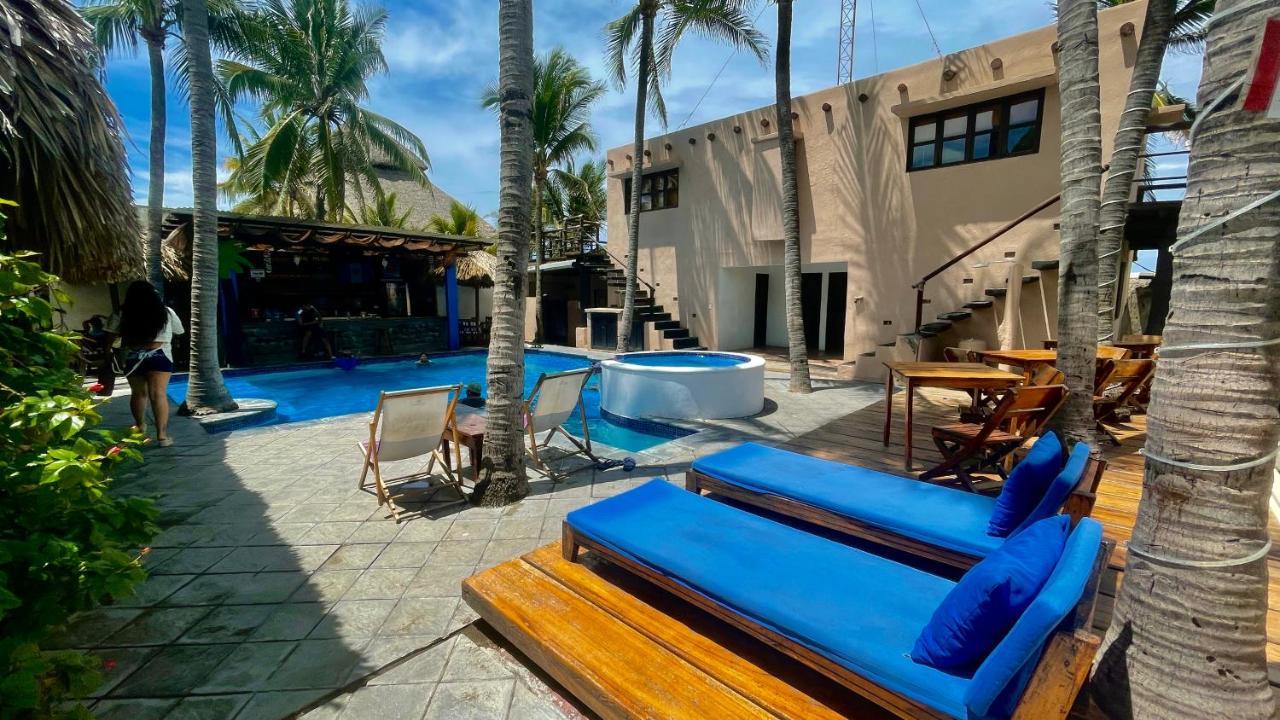 Johnnys Place Hotel Monterrico Dış mekan fotoğraf