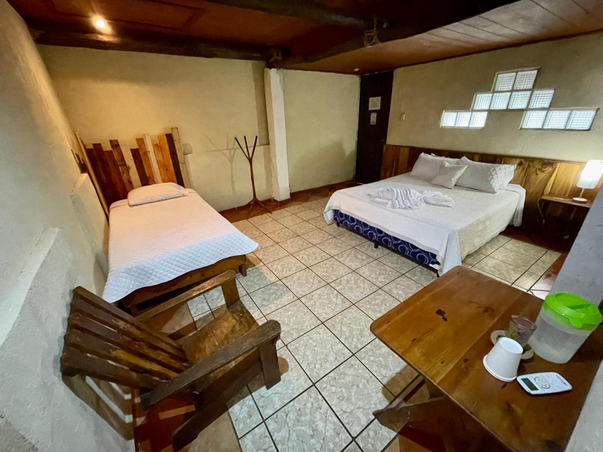 Johnnys Place Hotel Monterrico Dış mekan fotoğraf