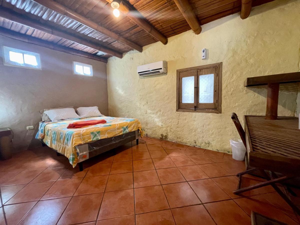 Johnnys Place Hotel Monterrico Dış mekan fotoğraf