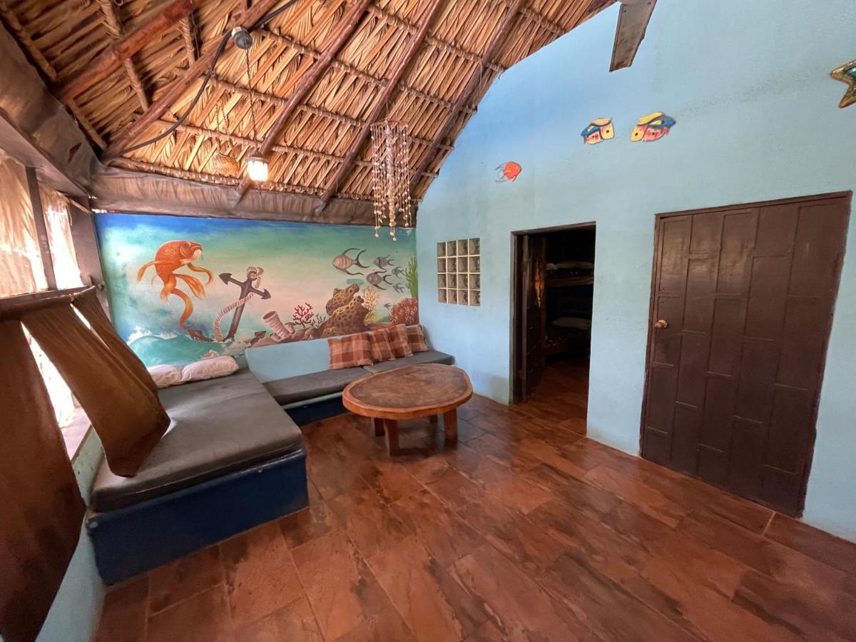 Johnnys Place Hotel Monterrico Dış mekan fotoğraf