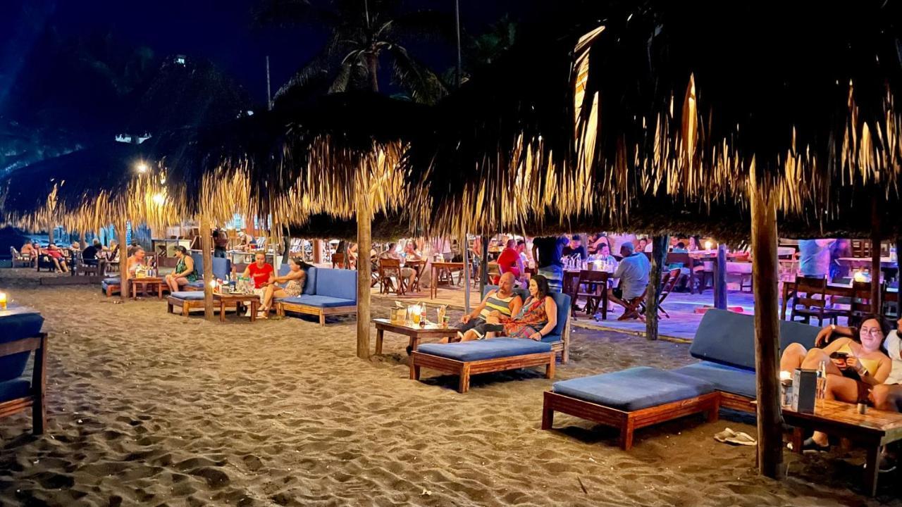 Johnnys Place Hotel Monterrico Dış mekan fotoğraf