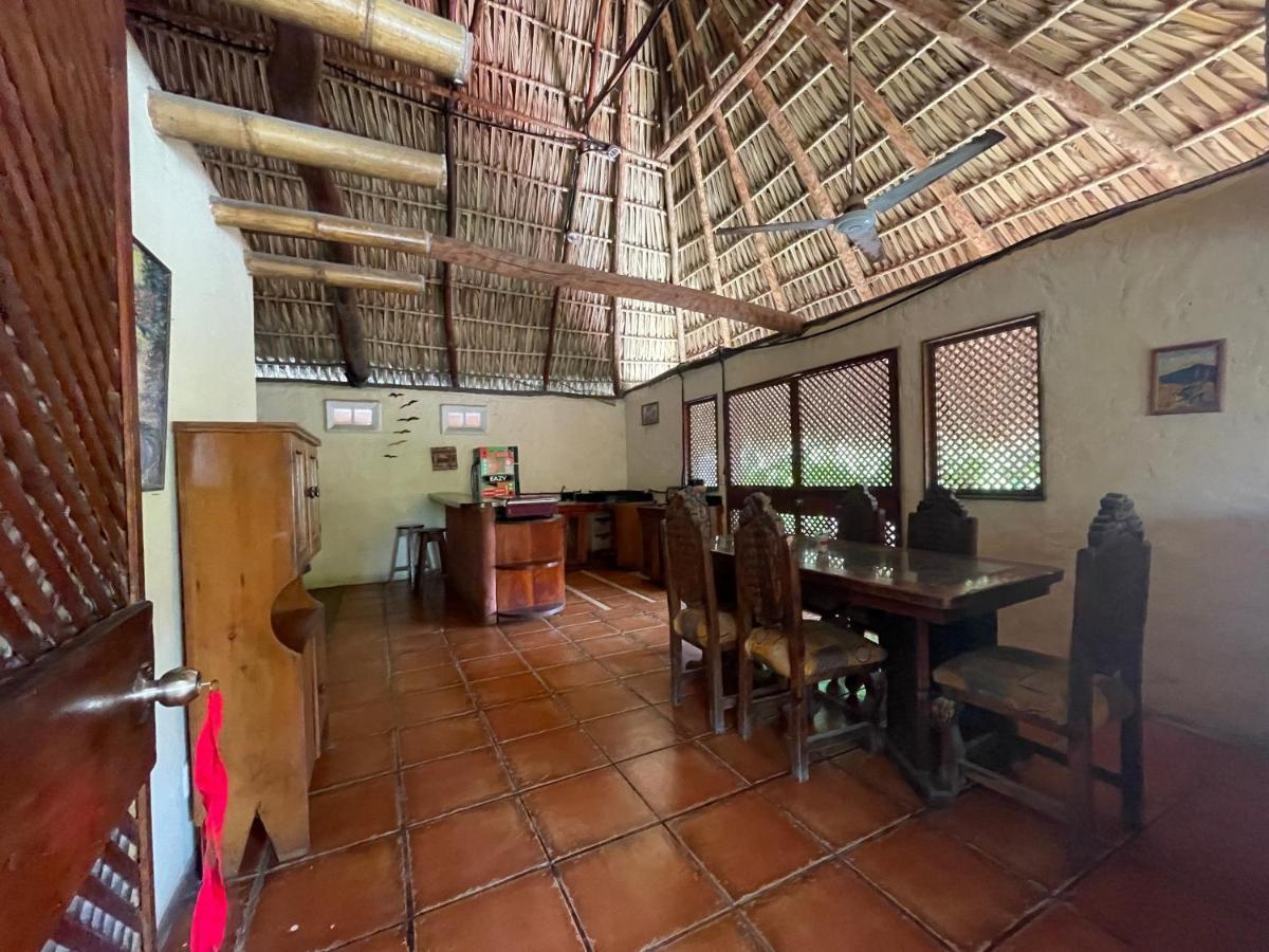 Johnnys Place Hotel Monterrico Dış mekan fotoğraf