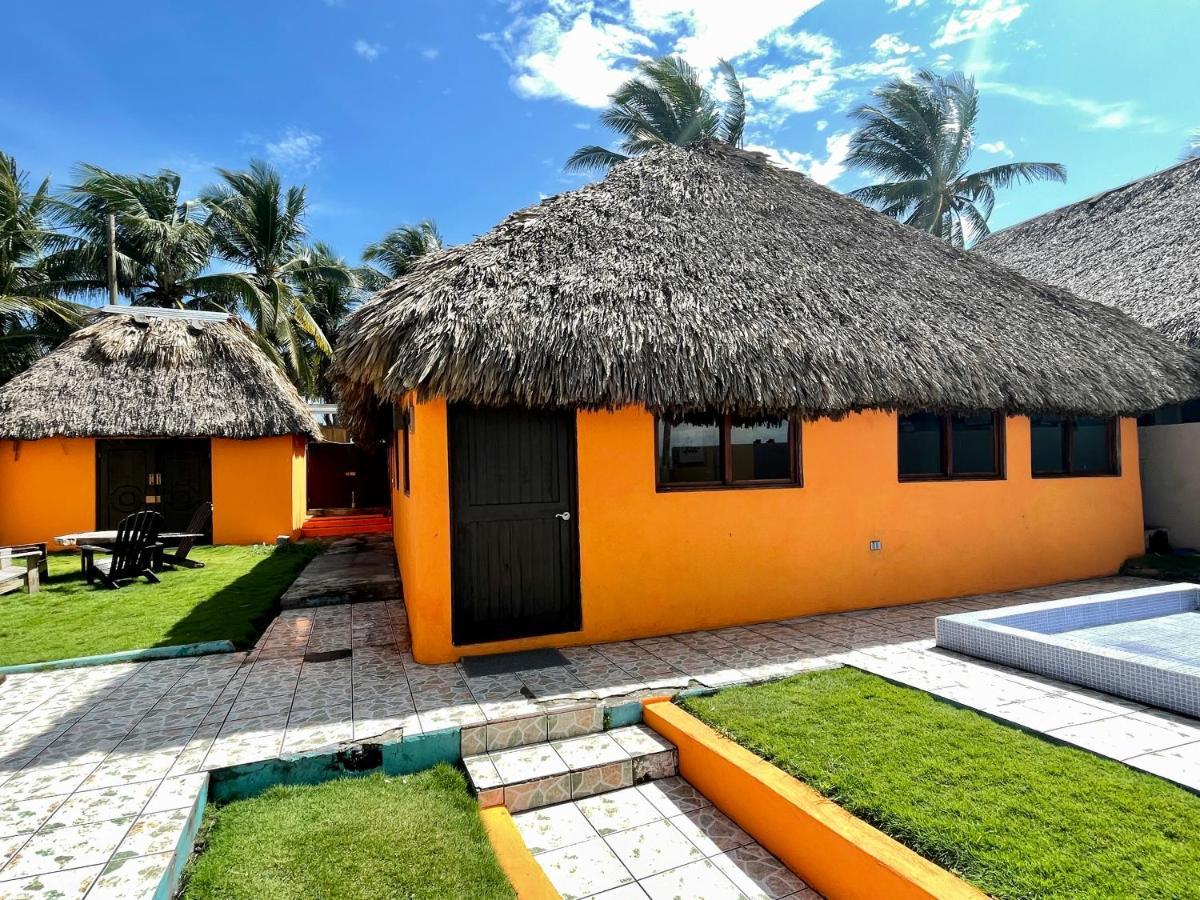 Johnnys Place Hotel Monterrico Dış mekan fotoğraf