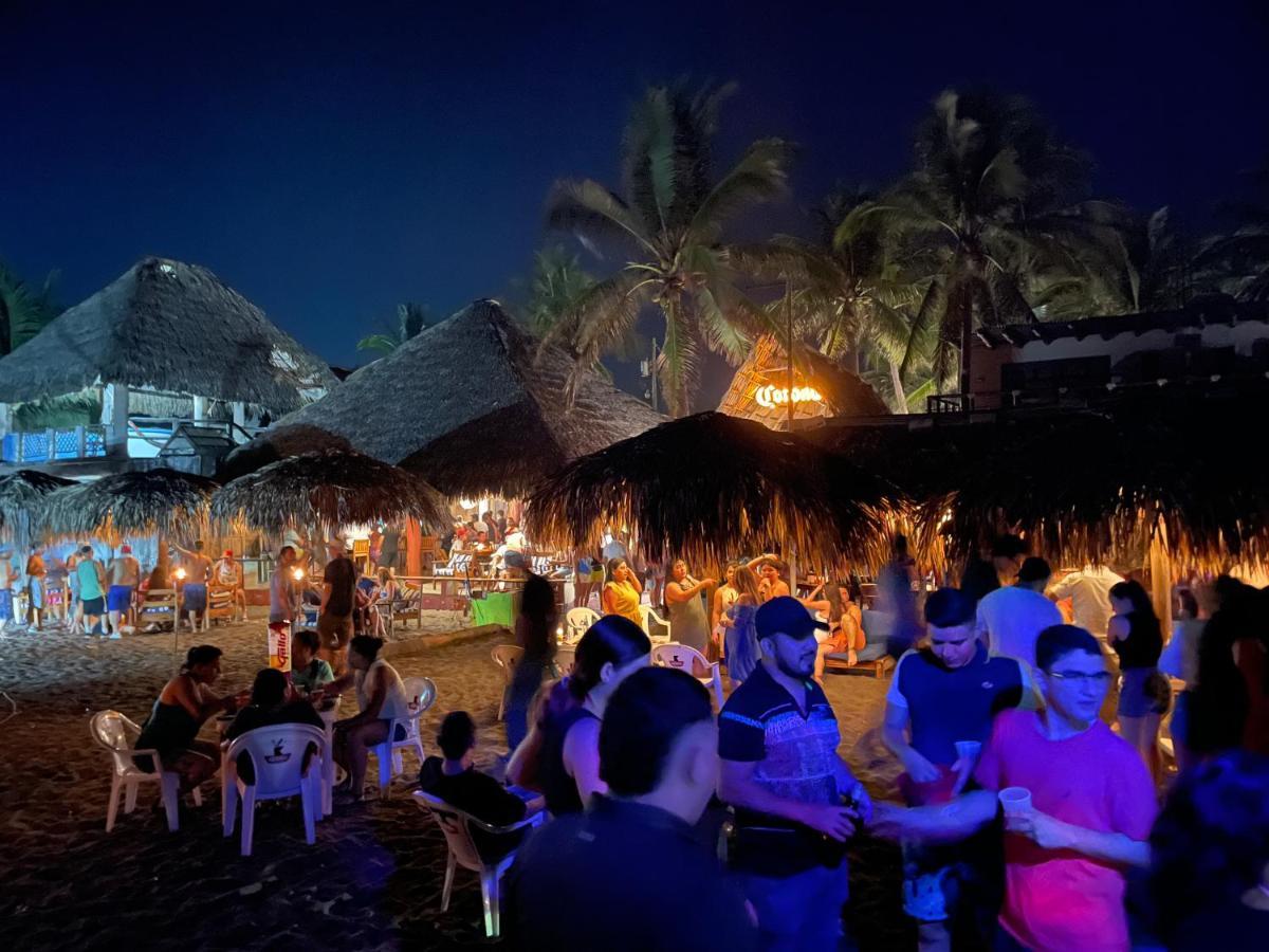 Johnnys Place Hotel Monterrico Dış mekan fotoğraf