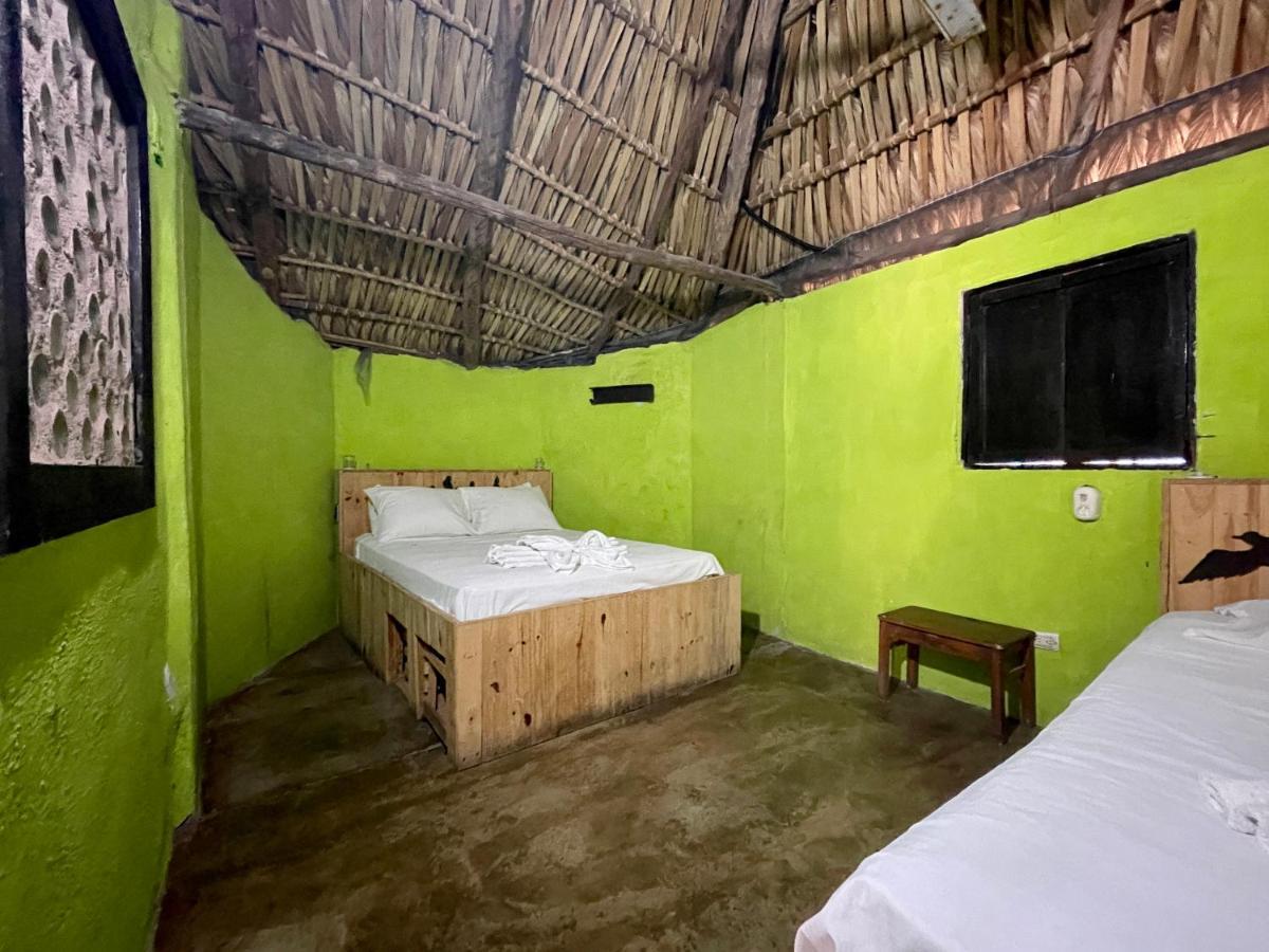 Johnnys Place Hotel Monterrico Dış mekan fotoğraf