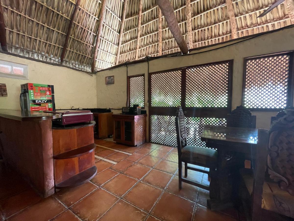 Johnnys Place Hotel Monterrico Dış mekan fotoğraf