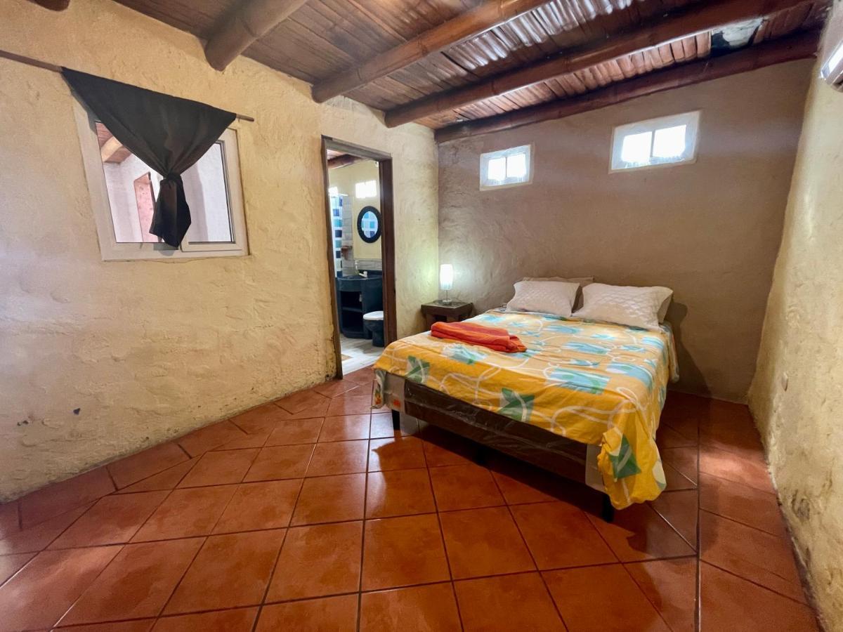 Johnnys Place Hotel Monterrico Dış mekan fotoğraf