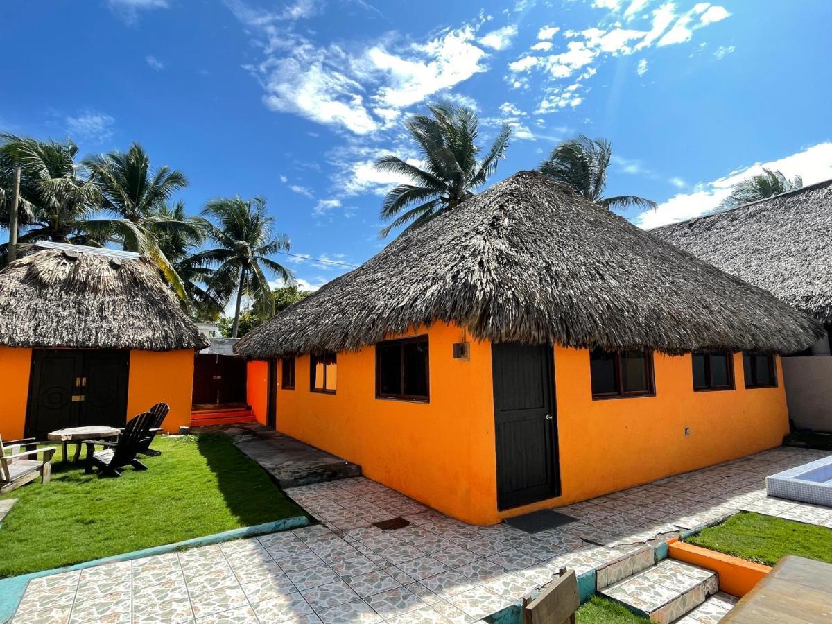 Johnnys Place Hotel Monterrico Dış mekan fotoğraf