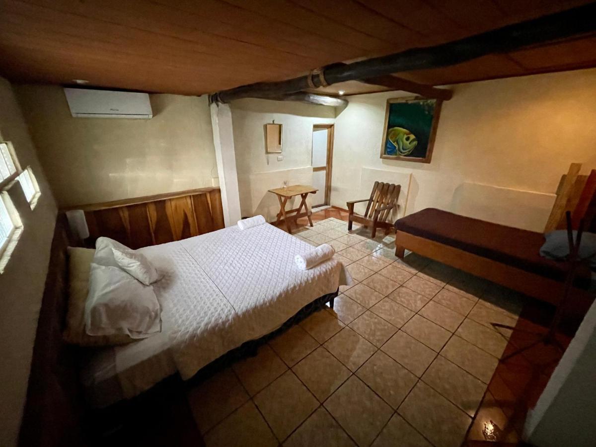 Johnnys Place Hotel Monterrico Dış mekan fotoğraf
