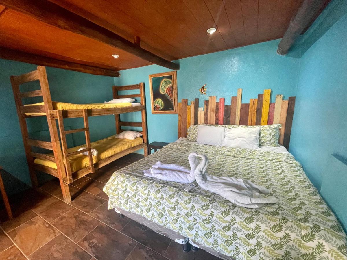 Johnnys Place Hotel Monterrico Dış mekan fotoğraf