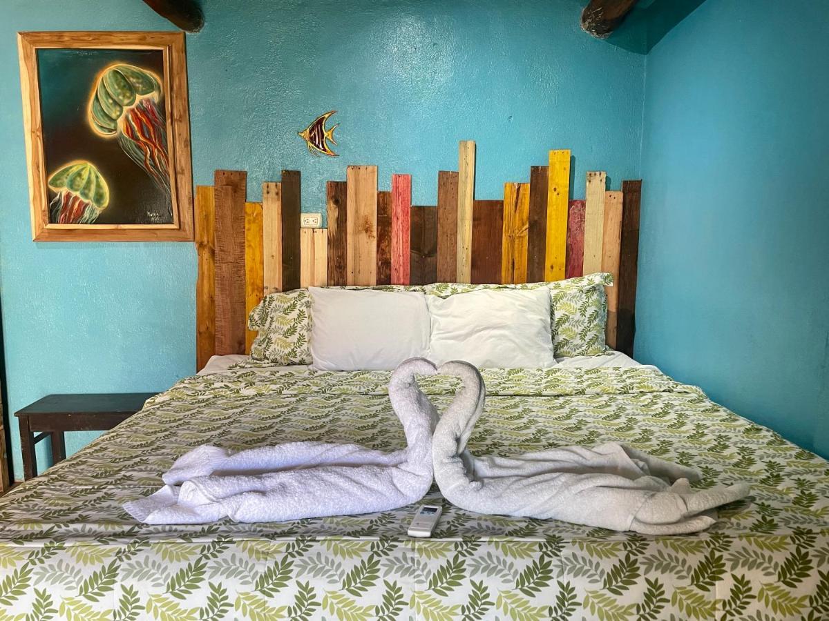 Johnnys Place Hotel Monterrico Dış mekan fotoğraf