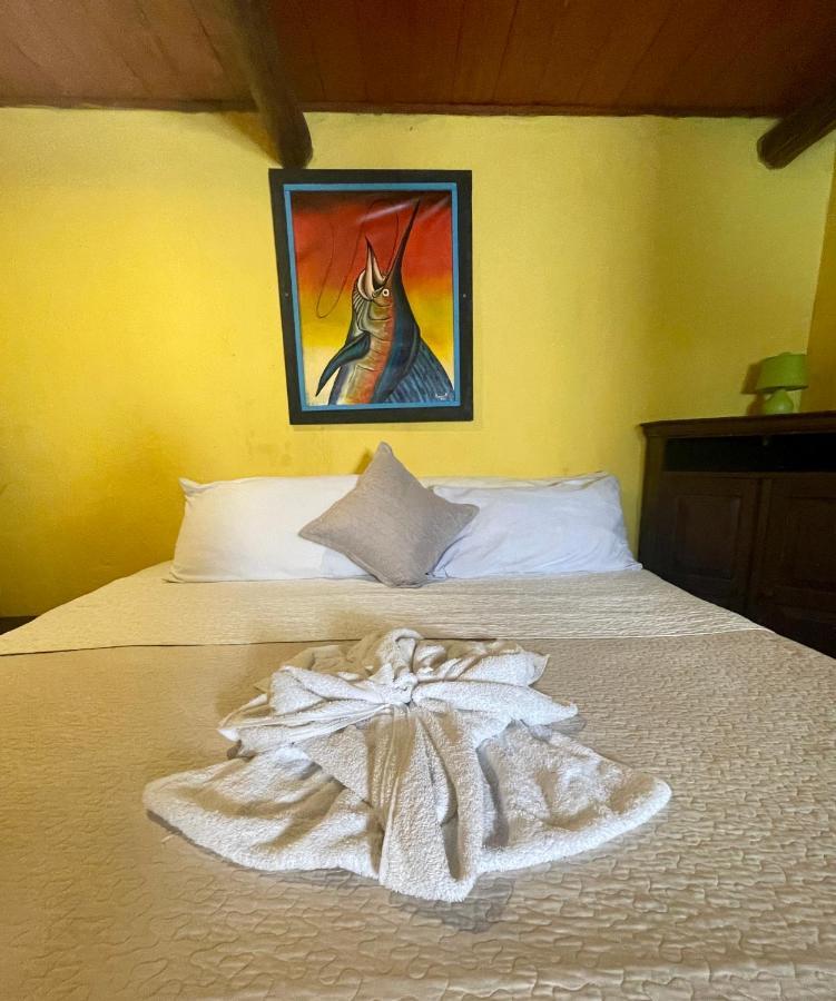Johnnys Place Hotel Monterrico Dış mekan fotoğraf