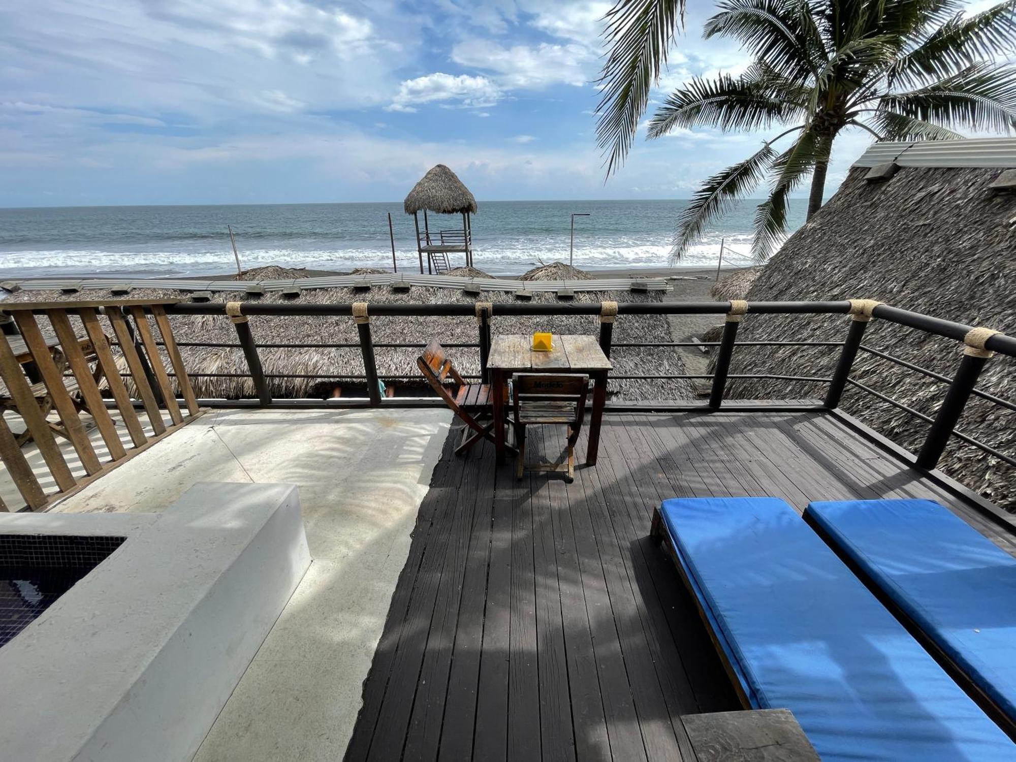 Johnnys Place Hotel Monterrico Dış mekan fotoğraf