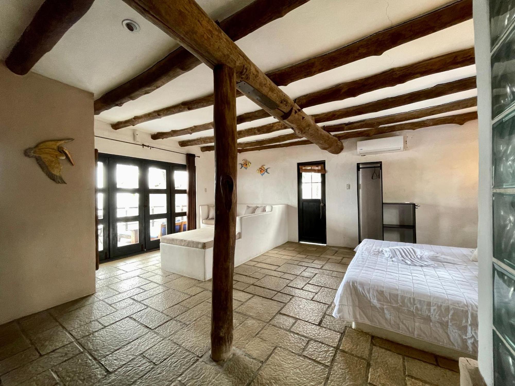 Johnnys Place Hotel Monterrico Dış mekan fotoğraf